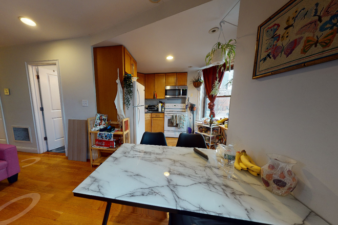 LIVING - LOCATION! 3 BED WITH IN UNIT WASHER/DRYER! 9/1/26! ONLY HALF BROKER FEE! Apartments