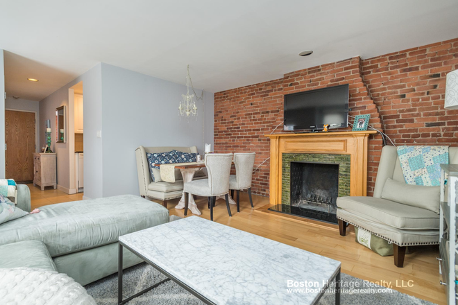 11 - TOP floor 2 bed Gainsborough St with private deck Apartments