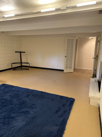 17x20 sq basement - walking distant to UCR campus! 2 bedrooms available from 5 bedrooms with 4 bathrooms, 3,000 sq House