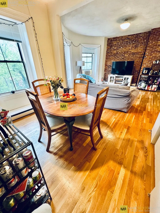 Call NOW for showings! 617-236-8550 - WORCESTER SQ - BU MED/DENTAL! CHARMING FLOOR THRU BROWNSTONE 2BR/1BA FOR *9/1/2025* W/ H&HW INC!