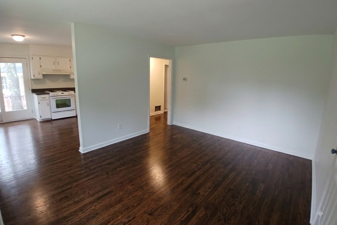 Living Room - Charming 2 Bed 1 Bath 10 mins from Emory University