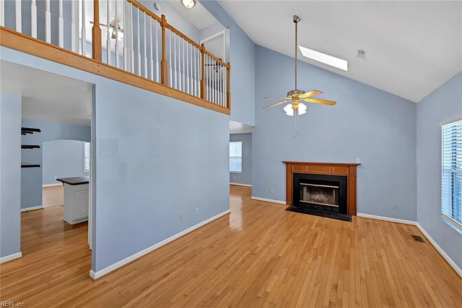 Living room-1 - W&M 2nd home - Spacious 5BR/3BA Fully Furnished single house, Move-In Ready, Ideal for W&M Students