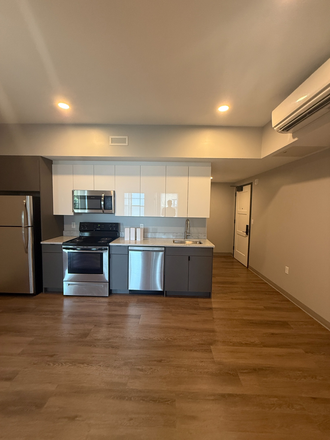 . - Renovated 3-bed on Hemenway St. No broker fee + one month rent free!