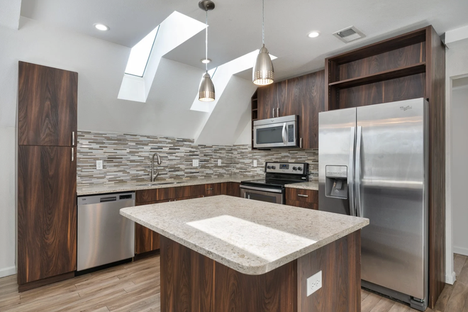 Newly renovated kitchen - SPRING SUBLEASE 1-BEDROOM AVAILABLE JAN-MAY 5 MONTH LEASE Apartments