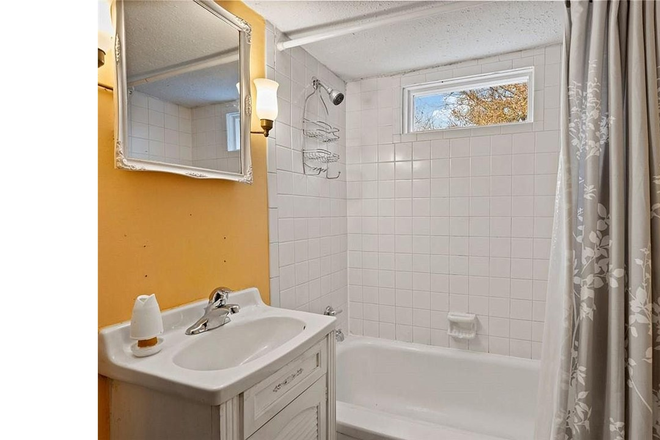 Bathroom - Bedroom available just next to Emory Campus Duplex