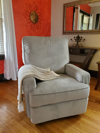 Recliner - 3Bd 1.5Ba Fully Furnished in Cleveland Heights, 10min from Cle. Clinic Duplex