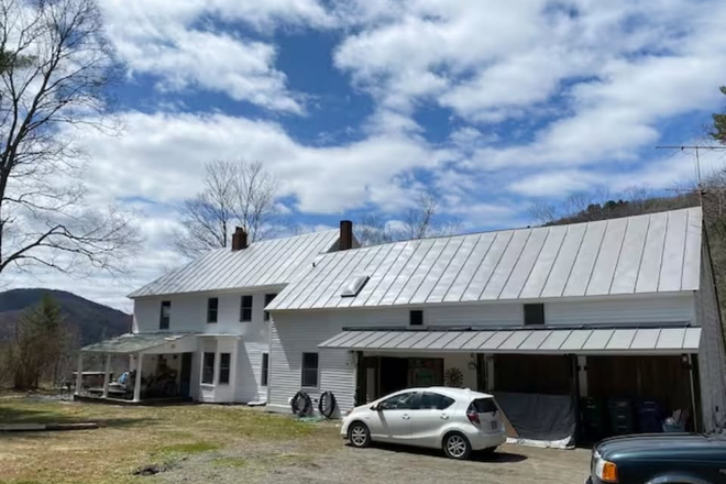 outside - 5BR historic farmouse on a peaceful dead end road House