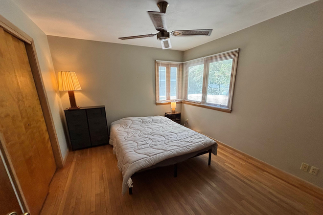 Bedroom - Room for rent in house just north of campus