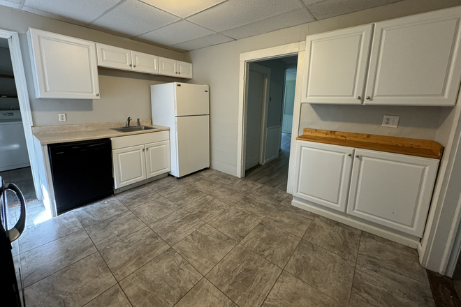 Kitchen - 747 Main Street U1 Apartments