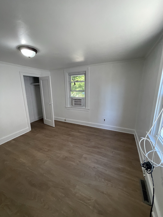 First floor bedroom - G Spot, Close to North Campus House