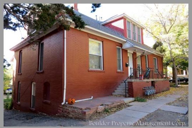 1026 Pine - 1026 1/2 Pine St. (2BR/ 1BA) Duplex