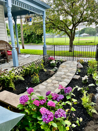 Garden - Great Bedroom in 2 Bedroom Apartment with In Unit Laundry and Off Street Parking