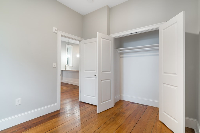 Call NOW for showings! 617-236-8600 - SUMNER ST - *25% OFF FEE* LUXE FLR THRU 4BR IN JEFFRIES POINT AVAIL *9/1/2026* W/ IN UNIT W/D, DECK Apartments