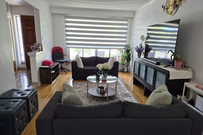 Living room - Cozy Private Room in Home Share – Giltspur Dr, North York