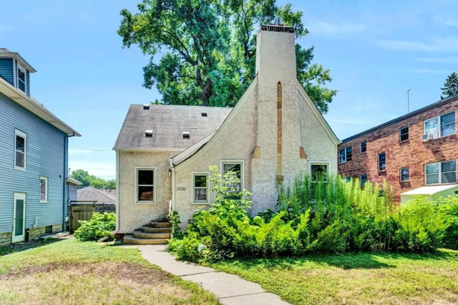 Front - 5 bedroom, 2 bath. 5 min walk to campus