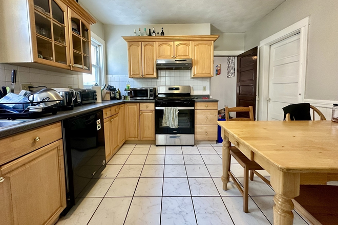 Kitchen - Gorgeous 4 Bed / 1 Bath - Available 6/1/26!! Apartments