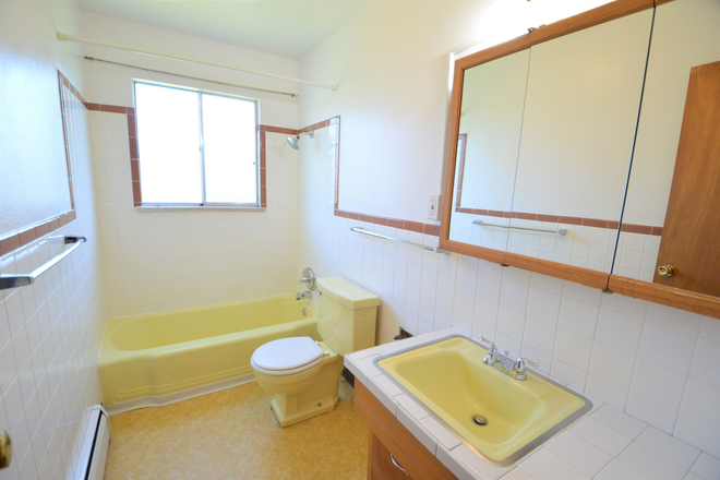 Bathroom - 1027 Sycamore Ave. Boulder House