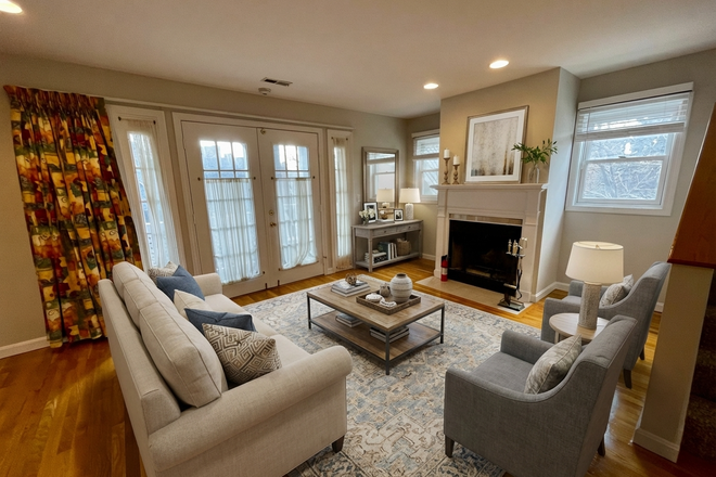 living room - Modern Brighton 4 bed on 3 levels - landlord pays the fee! Condo