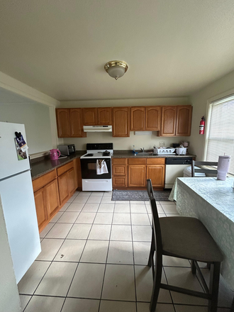 kitchen - Townehouses of Amherst Summer Lease (or part of summer)- fully furnished