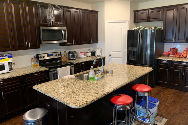 Kitchen - Room in new home near campus