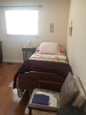 Bedroom - Beautiful bungalow in Toronto-Elegant Shared Space Townhome