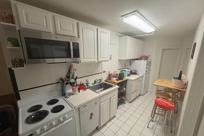 Kitchen - Westland Ave 3 Bed No Living Room