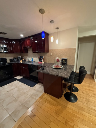 Counter - Private Room for Rent with Parking and Pool in Waltham Condo