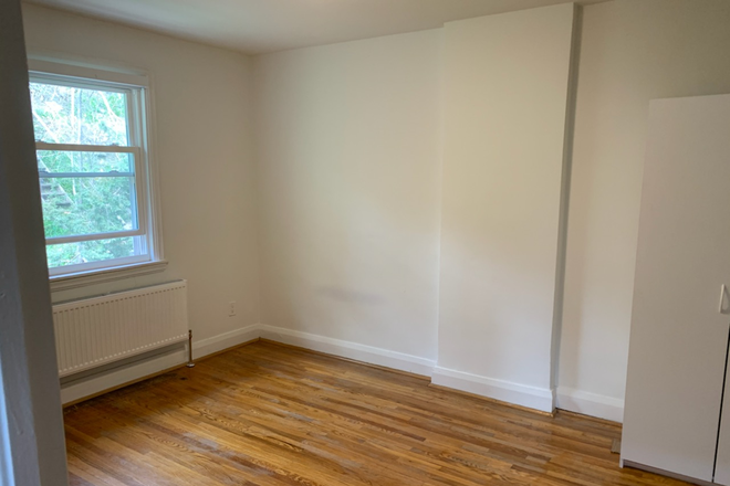 Bedroom - Share 4 Bedroom  with 3 other Students, close to Campus