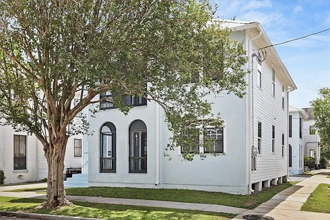 Outside of house - RENT CUT ($3,150), AMAZING 5 MO. SUBLEASE 903 Lowerline Street New Orleans, LA 70118