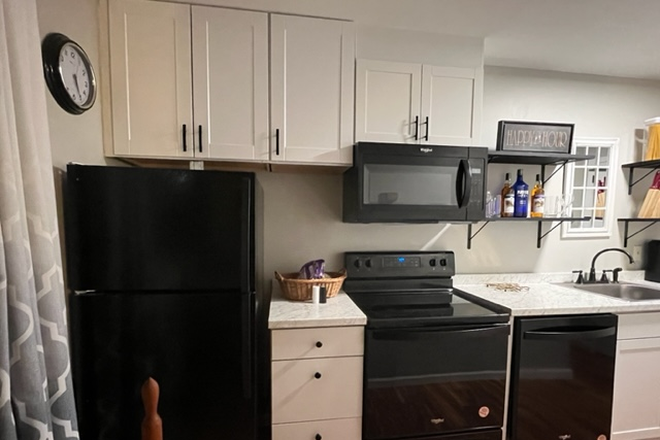 Kitchen - 125 Raleigh St Apartments