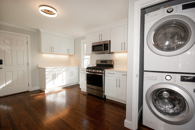 Kitchen + In-unit Laundry - Thorney 4 bed 2 bath Apartments