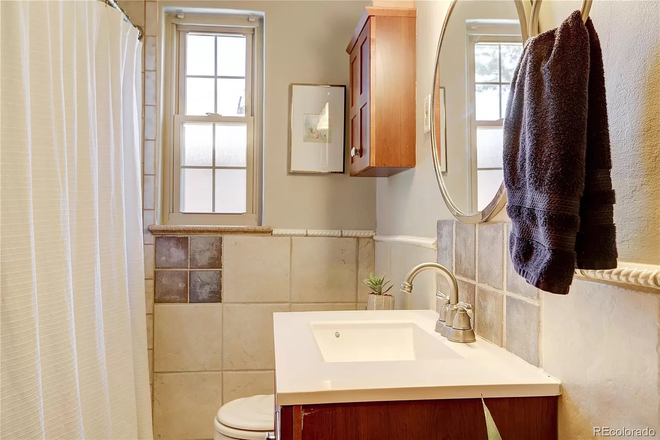 Bathroom - Sunny, Spacious & Central to CU Denver and Anchutz— Quiet Room in Prime Spot House