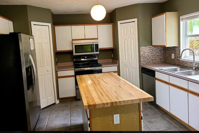 Pic - Spacious 5BR/3BA Pool Home – Ideal for Student Living | Near Campus
