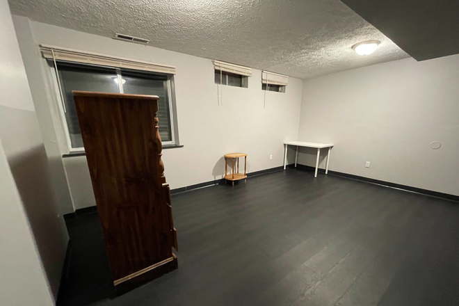 Bedroom_2 - Move-in credit: $1000: Lease Takeover — 1645 Coolidge Rd (Jan 1–Jul 31, 2026)