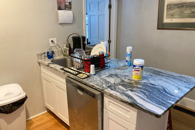 Call NOW for showings! 617-236-8550 - SHEAFE ST - *NO FEE!* 2 FLR DUPLEX 4BR AVAIL *9/1/2025* IN NORTH END W/ LNDRY IN UNIT, DECK, 2 BATHS Apartments