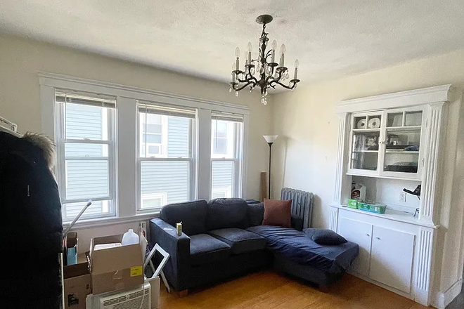 Living Room - Looking for Summer Subletter June 1 - August 31! House