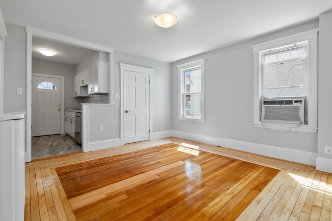 Living Area - NO BROKER FEE - RENOVATED 4 BED AVAIL 6/1/27 Apartments