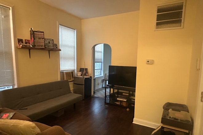 Living room - Apartment close to campus (right behind the librarh$