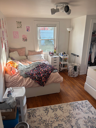 Bedroom - Spring Semester Sublease: Room in a house close to campus! WILLING TO NEGOTIATE LOWER RENT