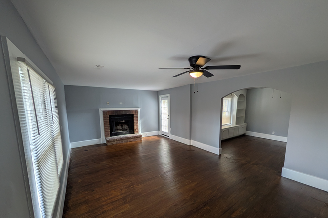 Living Room with Fireplace and back exit to deck - Walk or Bike to Dahlonega Campus and Town Square - Renovated 3 BR / 2 BA House