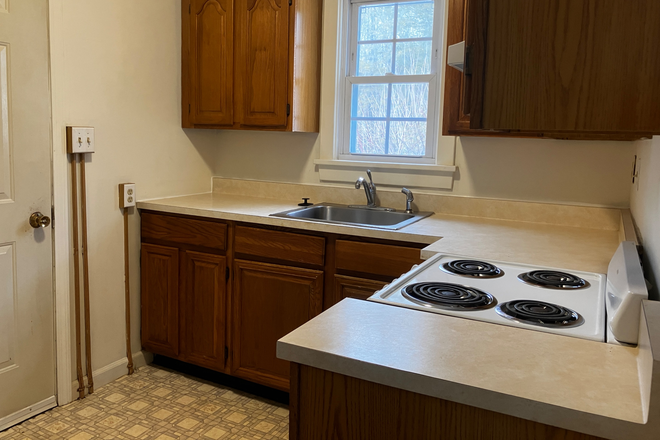 kitchen - August 10 - One bedroom apartment - Amherst -Umass bus
