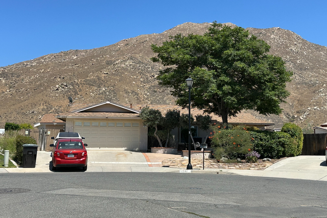 Front House - Single-Family-House Walking/Biking to UCR Campus