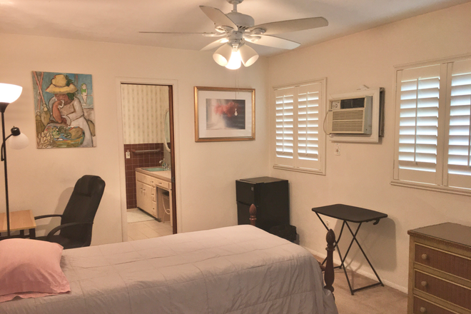 bedroom - Furnished Bedroom w/ Shared Bath in Quiet, Safe Neighborhood Close to UM Campus