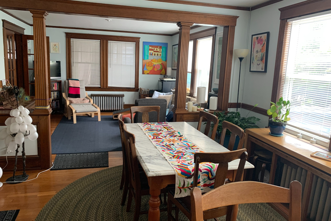 Dining room - living room - Cozy Furnished Room near to TUFTS and HARVARD