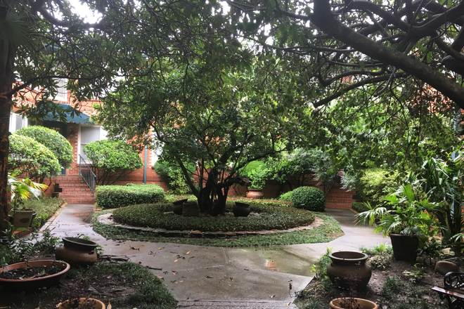 Courtyard - Museum district 1 bedroom 1 bath