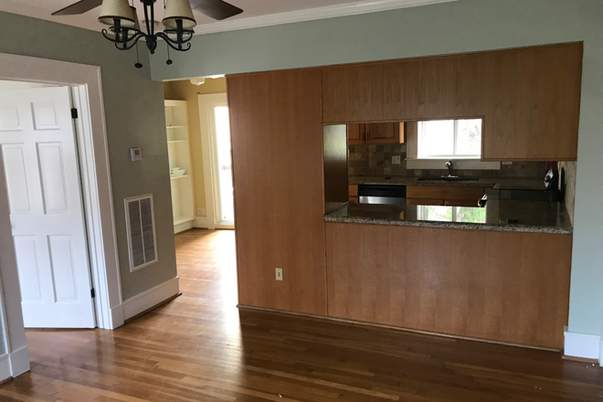 Liv room looking into kitchen - Museum district 1 bedroom 1 bath Condo