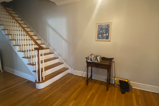 1st Floor Foyer - Spacious & Updated Duplex is Only a Short Walk to Case Western & Cedar Fairmount Grocery, Food, Bars Duplex