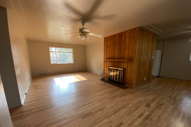 Living room - AUGUST PRELEASING: 460 S 41st St House