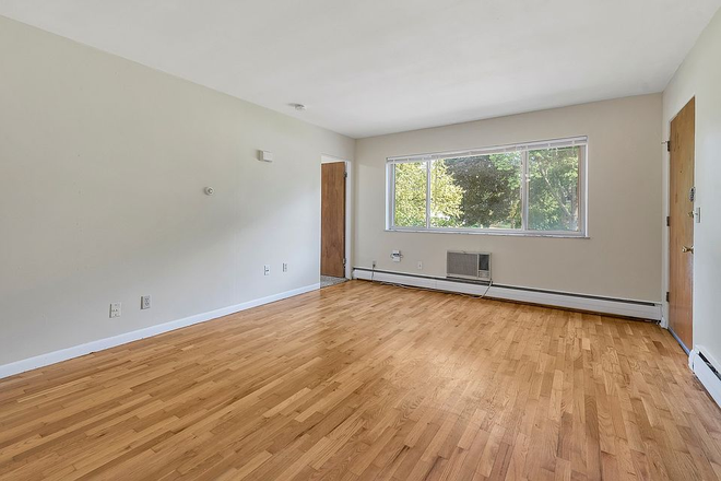Living Room - Old Canton Lane (Hodge Apartments, LLC)