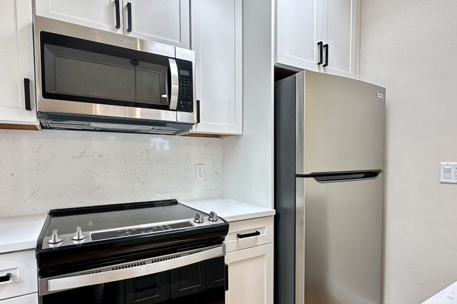 . - BRIGHT AND OPEN CONCEPT 2 BEDROOM FOR 9/1/25 IN NORTH END* Apartments